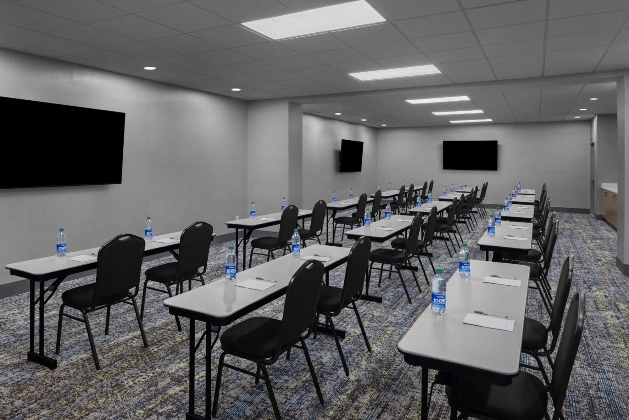 Hampton Inn Cleveland-Downtown Extérieur photo