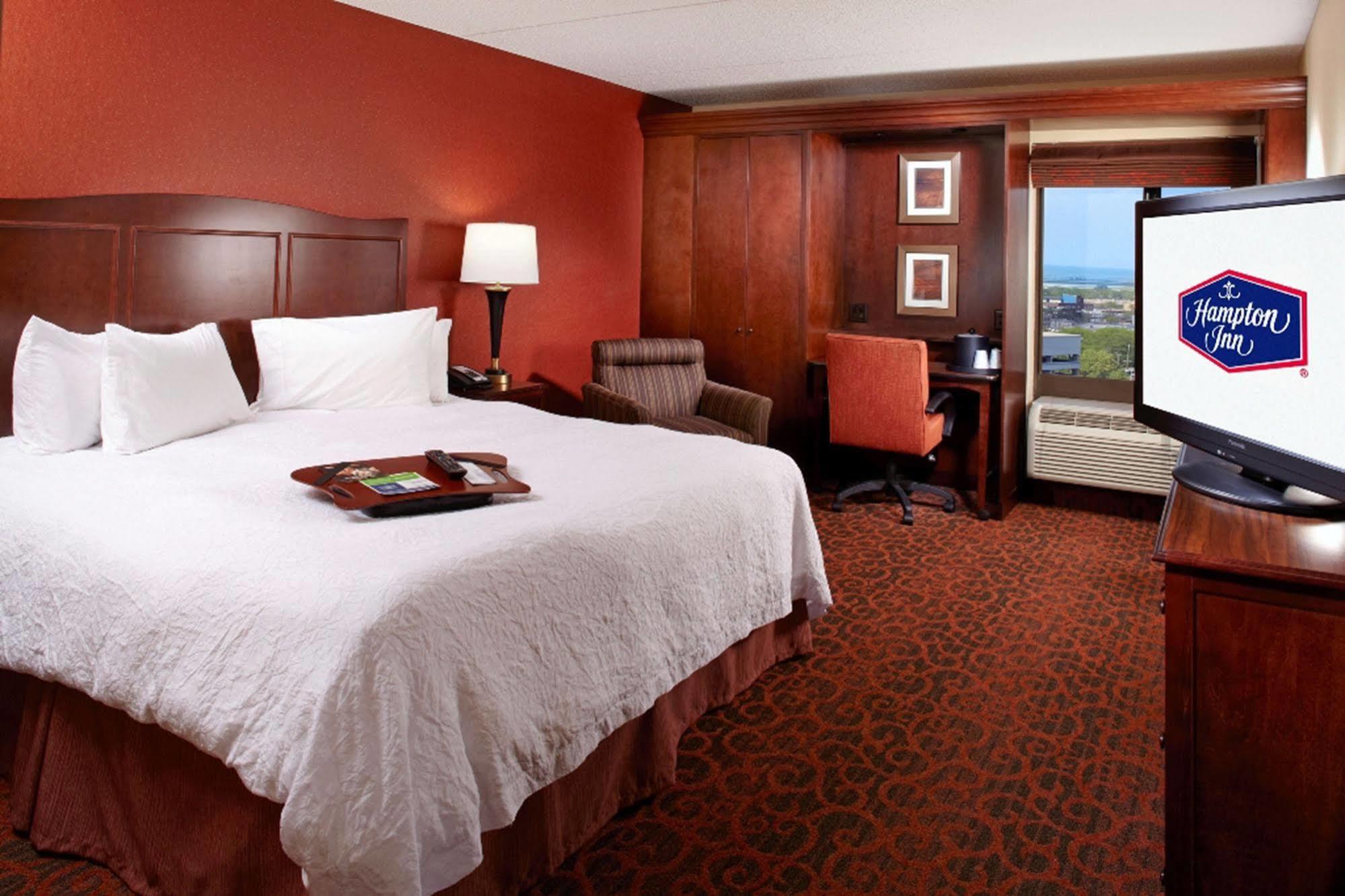 Hampton Inn Cleveland-Downtown Extérieur photo
